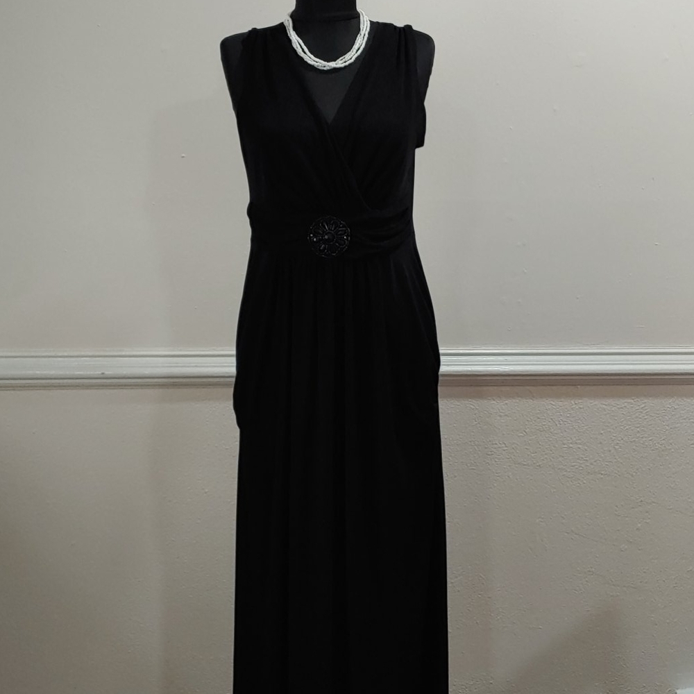 Long black dress - Picture 2 of 9